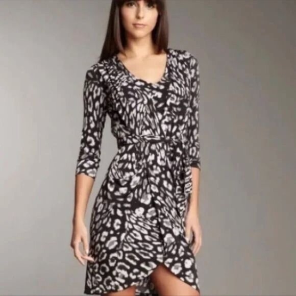 BCBGMaxAzria Dresses & Skirts - NWT BCBGMAXAZRIA Leopard Print V-Neck Tulip Skirt Wrap Dress